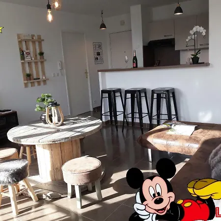 Le 104 - Disneyland Paris - *